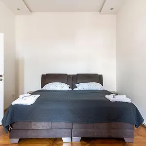  Apartment Centre