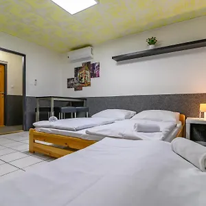 Albergue Seven, Praga